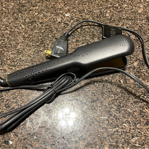 GHD wide plate hair straightener model SS5.0 - Picture 3 of 5